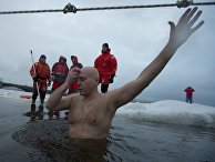 Vnexpress (Вьетнам): русская молодежь, чтобы быть здоровыми, купается ледяной воде - «Мир»