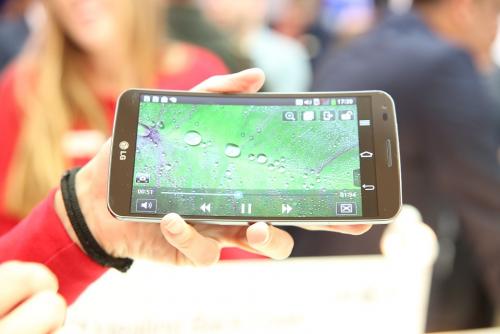 «Смартфон-растянушка» или слайдер XXI века: Компания LG запатентовала растягивающийся дисплей - «Новости»