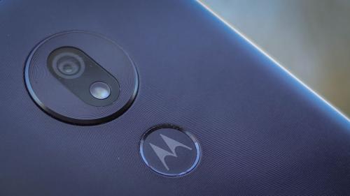 Motorola в Razr V4 скопировала идею российского смартфона YotaPhone с 2 экранами - «Интернет»