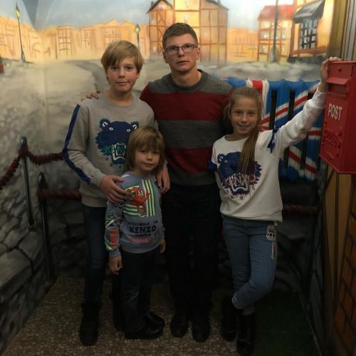 «Чтоб алименты не платить»: Аршавин планирует отобрать у Барановской детей ради экономии - мнение - «Новости»