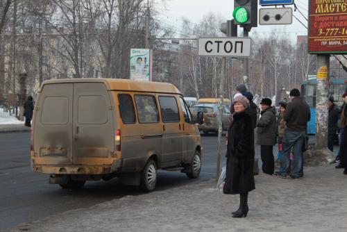 «Гаишники берут наличными»: В Омске водители маршруток согласны нарушать ПДД при оплате «мимо кассы» - «Новости»