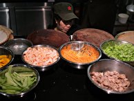 Nhandan (Вьетнам): русские в восторге от фестиваля уличной вьетнамской еды - «Новости»