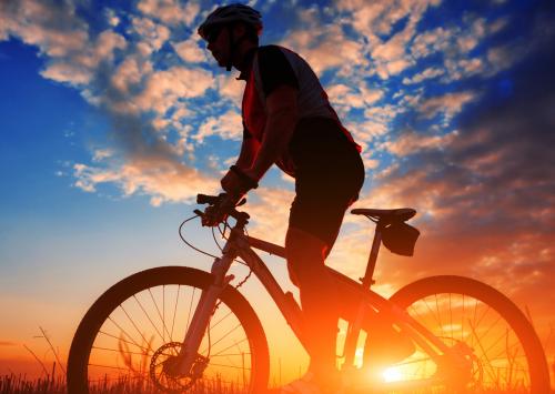 Медики рассказали, почему езда на велосипеде может быть опасна для здоровья - «Новости»