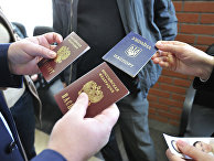 Bloomberg (США): Путин думает о выдаче паспортов украинским сепаратистам - «Новости»