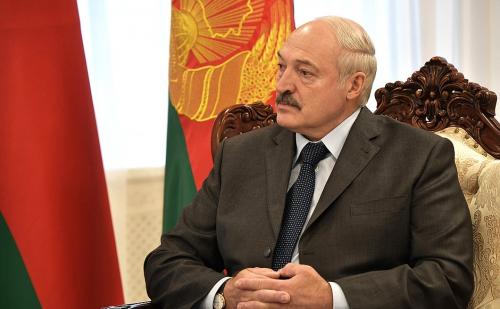 Фюрерские замашки Лукашенко = проблемы с психикой: по соцсетям расходятся слухи о здоровье белорусского президента - «Новости»