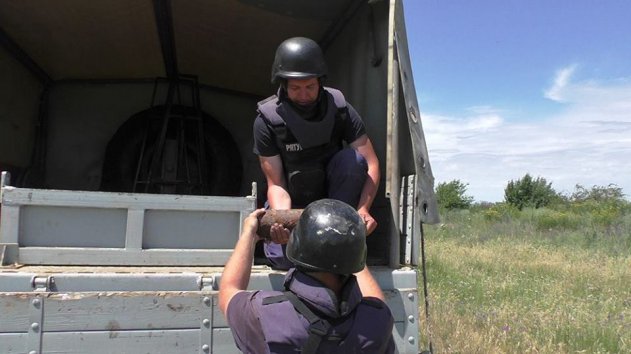 За неделю взрывотехники ГСЧС разминировали 35 га территории на Донбассе - «Новости»