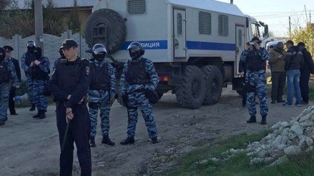 Беззаконие в оккупированном Крыму: силовики снова пришли в дома крымских татар. ВИДЕО - «Новости»