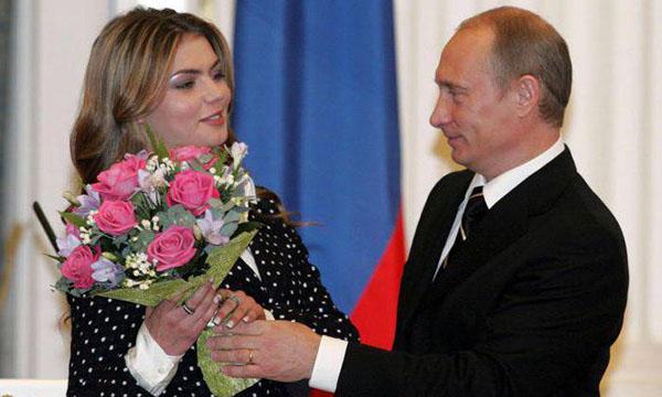 Подсмотрел у ВВП: Лукашенко мог перенять КГБ-шные привычки Путина, чтобы прятать внебрачных детей - «Политика»
