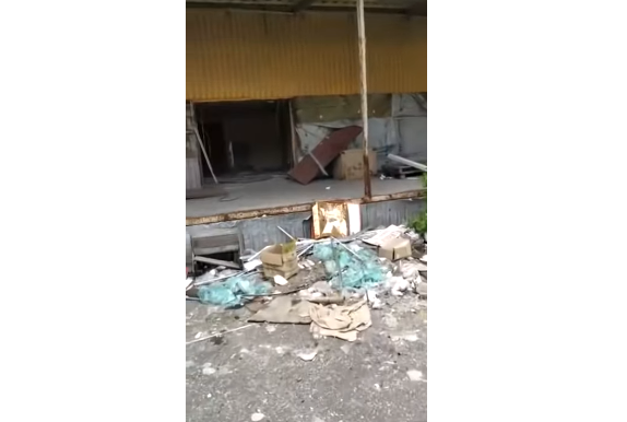 «Русский мир» во всей красе: в центре Макеевки разрушаются остатки торгового центра. ВИДЕО - «Новости»