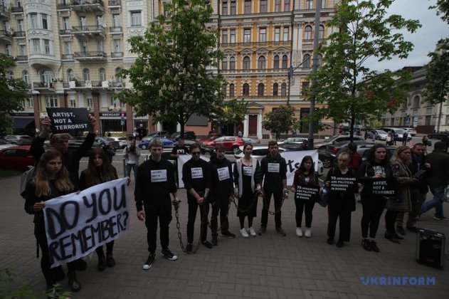 Do you remember? — активисты в Киеве напомнили о пятилетнем заключении Сенцова. ФОТО - «Новости»