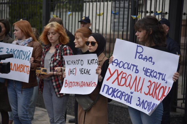 Возле посольства РФ в Киеве прошла акция против амнистии «кремлевских преступников» - «Новости»