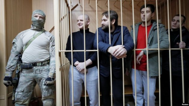 Российский суд оставил под арестом четырех военнопленных украинских моряков - «Новости»