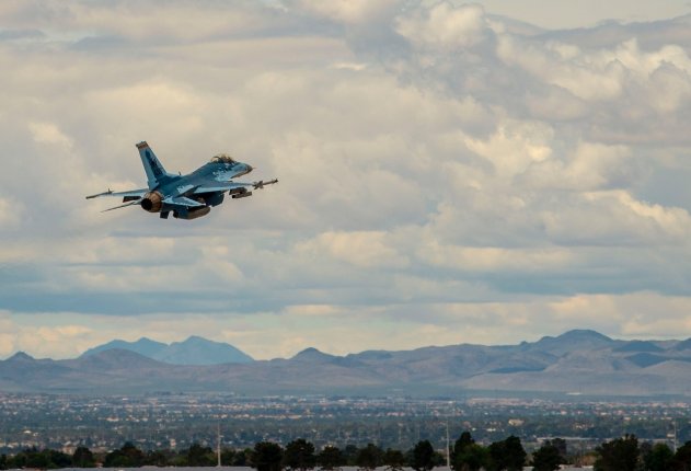 Внезапно: «Российские» Су-57 в небе над Лас-Вегасом. ФОТО - «Новости»