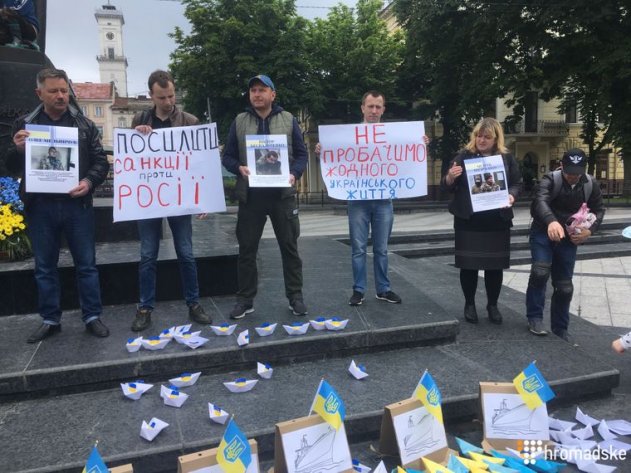 Ежедневно платят кровью: в Украине прошли акции в поддержку плененных в РФ моряков - «Новости»