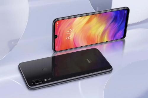 «Обнищавшая» Xiaomi распродаёт популярный смартфон 2019 года за копейки - «Интернет»