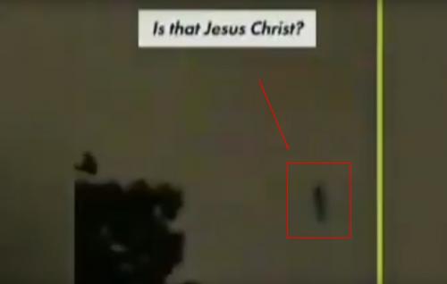 Пришельцы издеваются над христианами? Очевидец заснял на видео парящего Иисуса - «Наука»