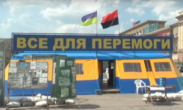 Харьковчане продолжают борьбу за волонтерскую палатку. ВИДЕО - «Новости»