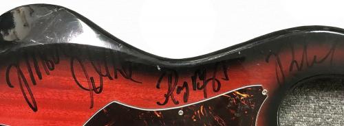 Невероятное: гитара участников легендарной The Doors окажется на аукционе в Подмосковье - «Культура»