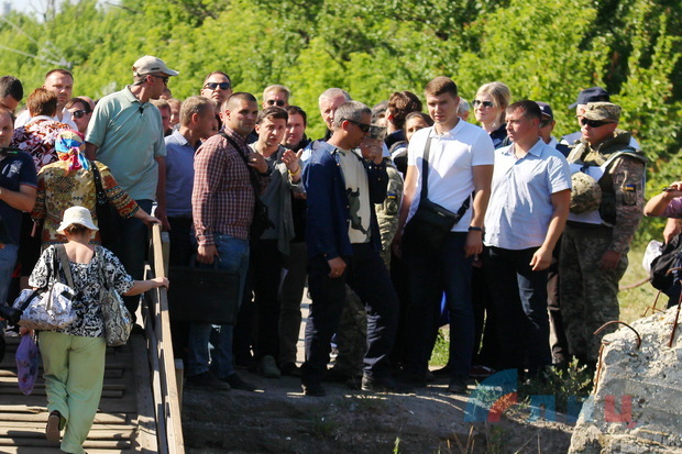 Сводка от НМ ЛНР 07.07.2019. Укрофашисты обстреляли Первомайск, повреждены жилой дом и ЛЭП. Три бойца ВСУ погибли при установке мин у Кряковки - «ДНР и ЛНР»