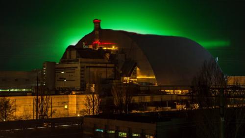 Открылся портал в ад! Зелёное свечение над Чернобылем напугало туристов-нелегалов - «Новости»