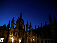 The Daily Mail (Великобритания): тоже мне храм наук! В битве за «лучшую задницу» дерзкие студенты Кембриджа обнажаются на крышах домов, на улицах и даже в библиотеке - «Общество»