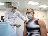 Daily Mail (Великобритания): Путин начинает всеобщую вакцинацию — первыми укол получат моряки, врачи и учителя - «Мир»