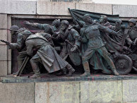 «За» и «против»: нужно ли переносить памятник Советской армии в музей (bTV новините, Болгария) - «История»