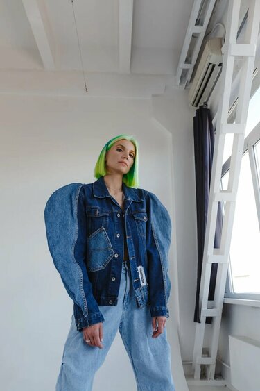 Дизайнер Ольга Сказкина рассказала о премьере диджитал-показа бренда ECOOLSKA на международной неделе цифровой моды (IDFW) весна/лето 2022 - «Общество»