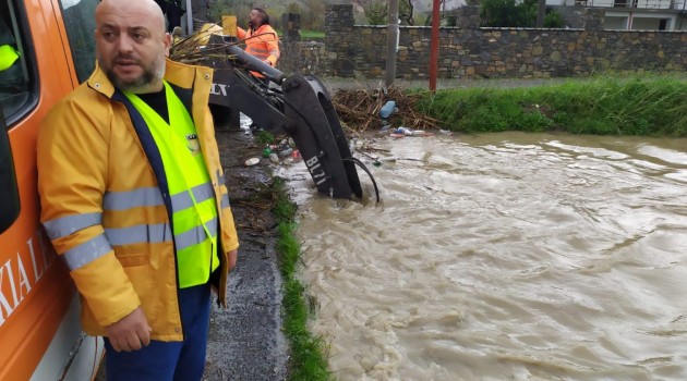 В Албании два человек пропали без вести при наводнении