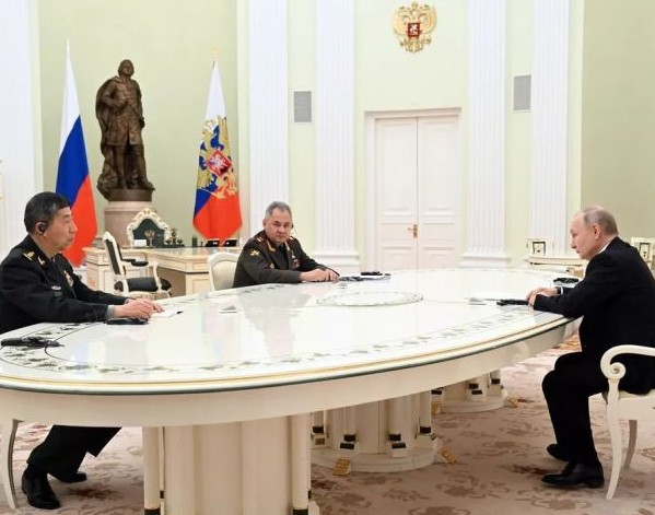 Владимир Путин оценил сотрудничество военных ведомств России и Китая - «Новости»