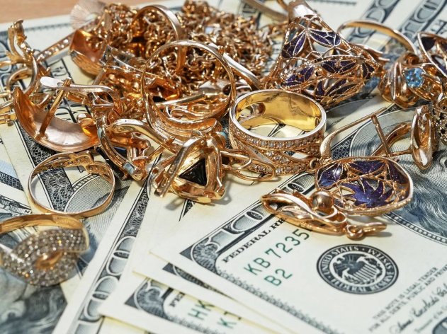 В домах россиян обнаружилось ненужное золото на триллионы рублей - «Новости»